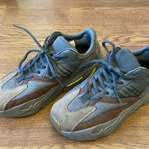 YEEZY BOOST 700 mauve